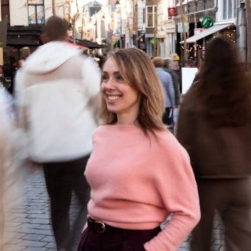 Eveline Tol